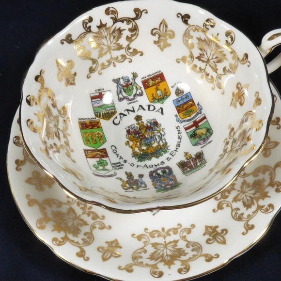 VTG Paragon Fine Bone China England Canada Coat of Arms #515 Cup & Saucer set - Picture 9 of 10
